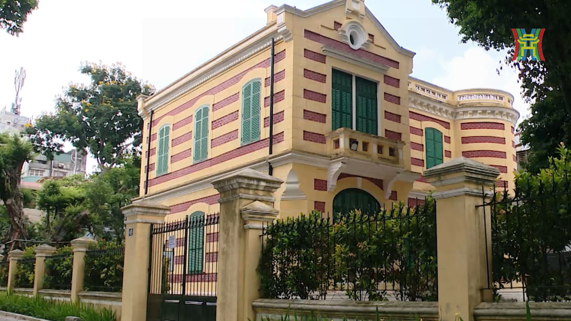 Phố Trần Hưng Đạo giao thoa kiến trúc cổ kính, hiện đại